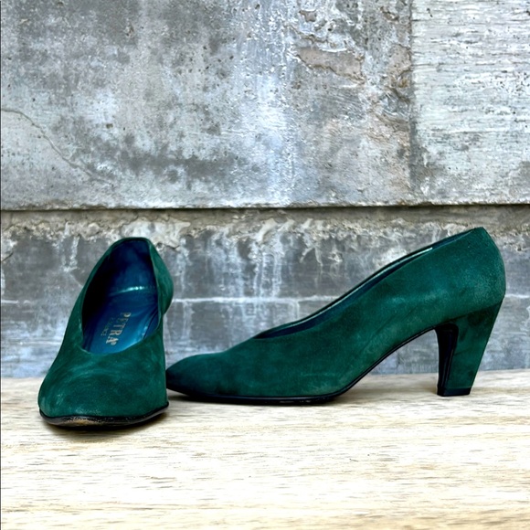 Petra Shoes - Petra Green Suede Medium Heels made in Florence Italy Vintage EUC